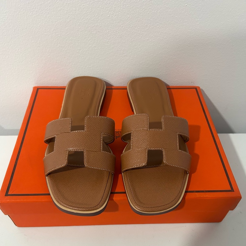 Hermes H021056Z Oran Sandal Gold / 03 Box Sz 38 Sandals AUTHENTIC